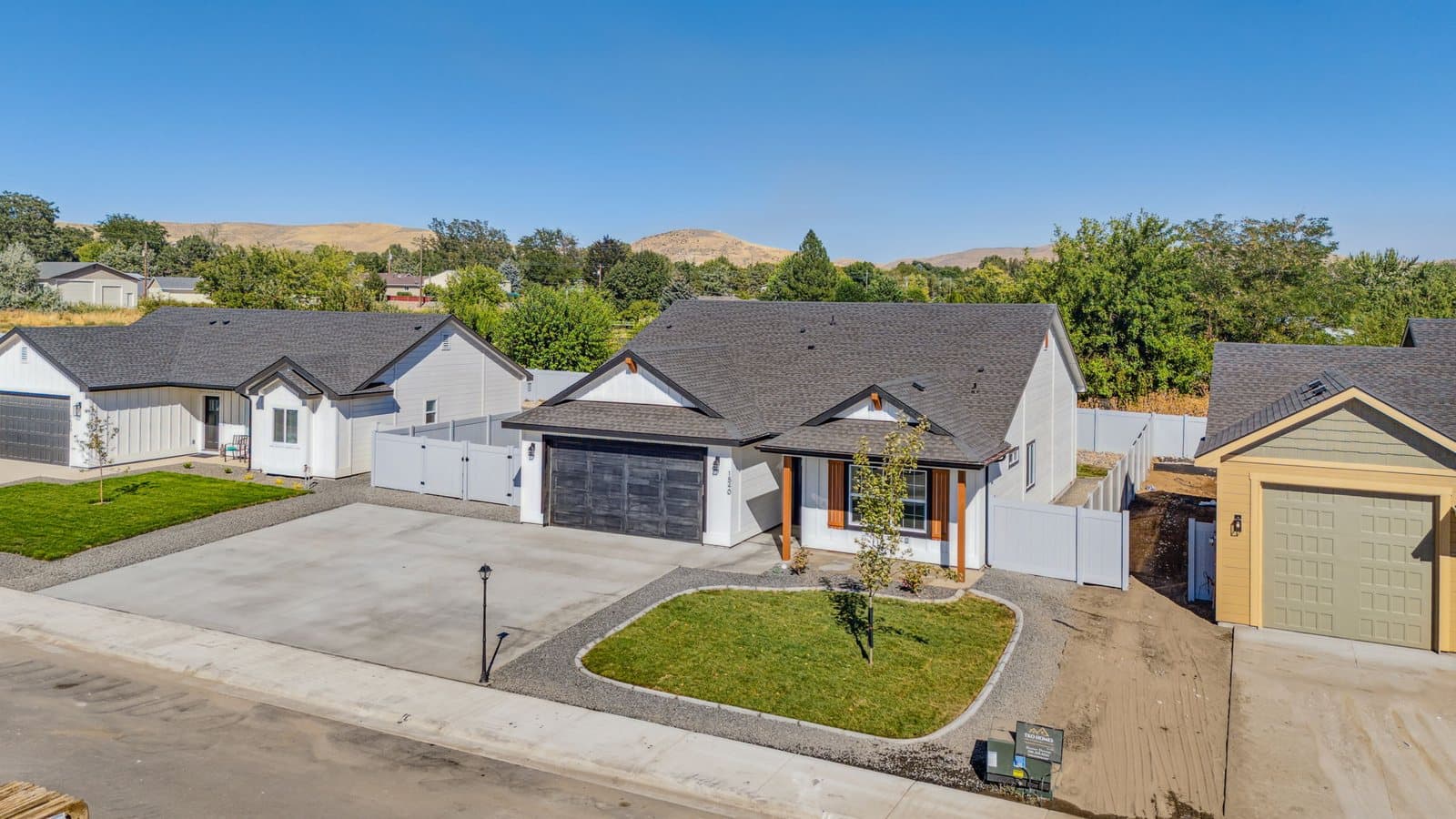 Aerial view along Wagon Rd in the Old's Ferry subdivision, Weiser