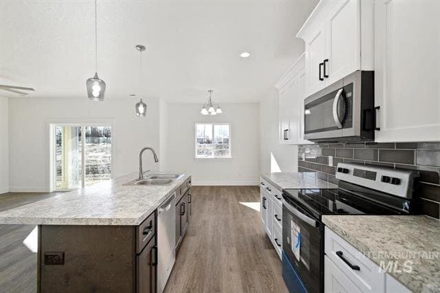 Kitchen with island at 319 W. Nevada Ave., Homedale