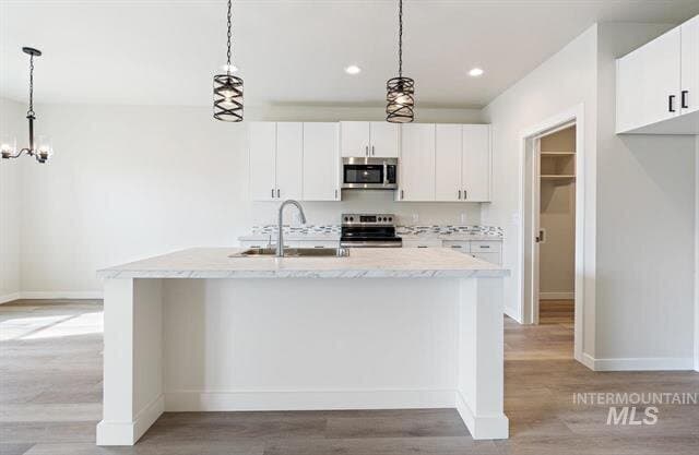 Kitchen island of 325 W. Nevada Ave., Homedale
